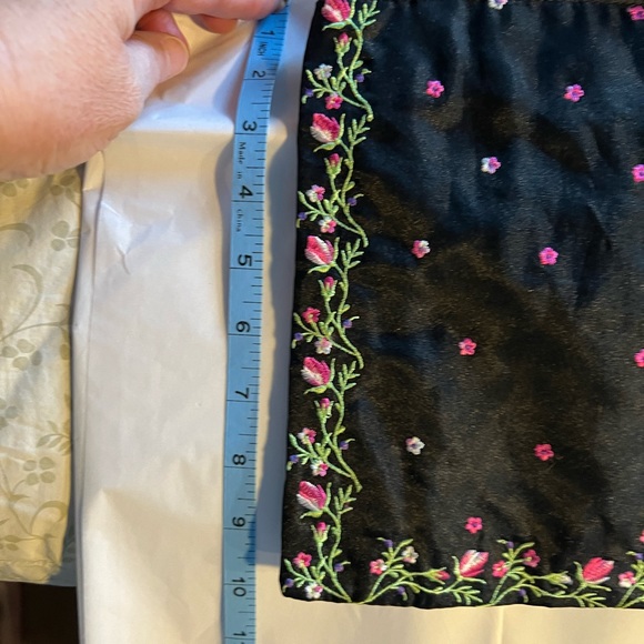 Small Black floral purse - Picture 3 of 6